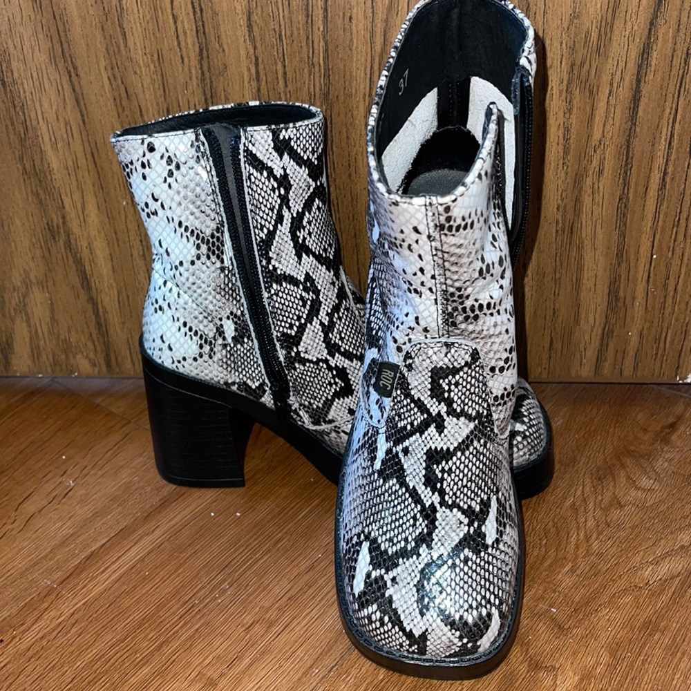 ROC square ankle boots